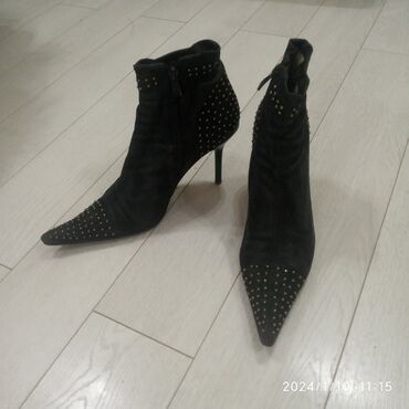 обувь женская 38: Ботинки и ботильоны 38.5, цвет - Черный