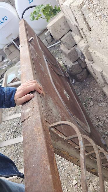 işlenmiş qapilar: İkinci əl işlənmiş qapı 
Dəmir profildən hazırlanıb — 4