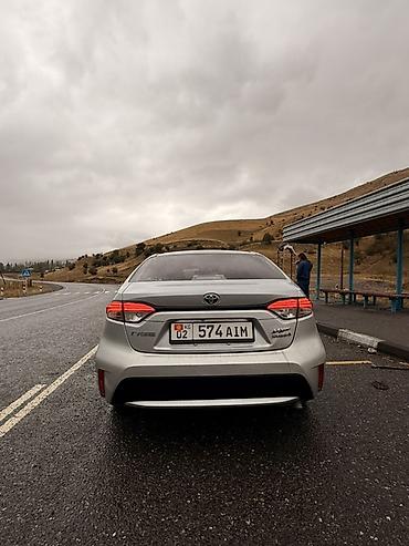 краун 2023: Toyota Corolla: 2021 г., 1.8 л, Вариатор, Гибрид, Седан — 2