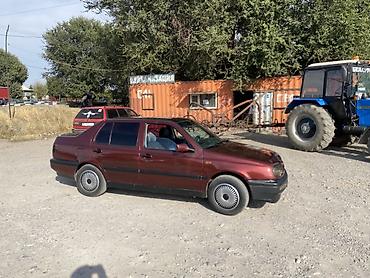 панорама на спринтер: Volkswagen Vento: 1993 г., 1.8 л, Механика, Бензин, Седан — 3