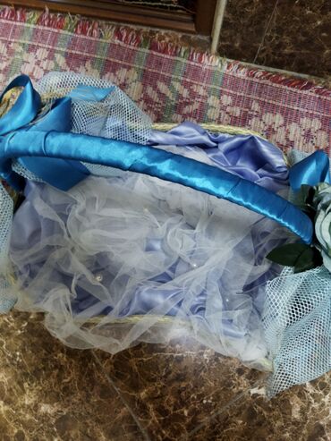 Xonçalar: Sebetlerin herbiri 5 azn Qırmızı üreyli qutu 70 azn alınıb 20 azn -da lalafo.az — 5 Xonçalar: Sebetlerin herbiri 5 azn Qırmızı üreyli qutu 70 azn alınıb 20 azn — 5