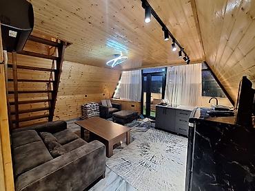 Bağ evlərinin kirayəsi: A-frame üslubunda komfortlu kottec Xüsusiyyətlər: - Üçbucaq formalı — 8