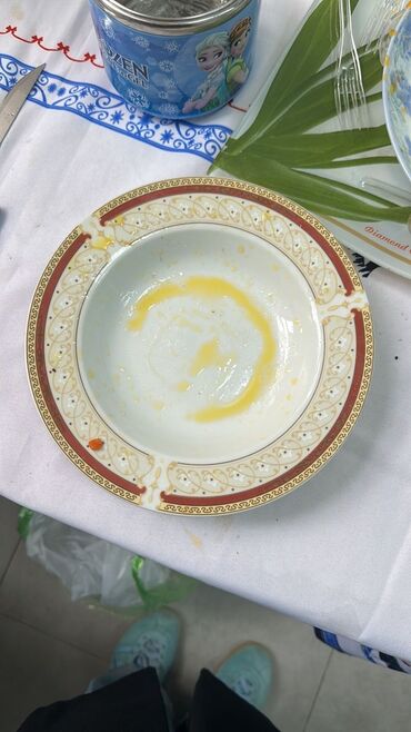 посудомойщицы: Мойкага бир кыз керек.Саат 8ден 9га чейин.Мадтна базарга жакын