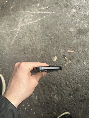 Apple iPhone: IPhone 15, Qara — 6