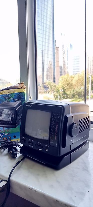 CROWN BTV-328 – portativ qara‑ağ televiziya və AM/FM radio kombosu