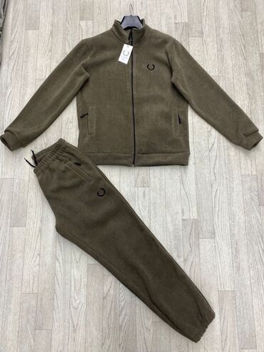 спортивное оборудование: Мужские теплые спортивные костюмы из мягкого флиса. Комплект