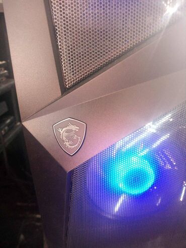 Desktop računari i radne stanice: I7 Gejmer vrhunska mašina 30 giga ram-Vrhunska visokokvalitetna — 12