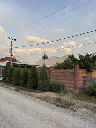 дом с швейным цехом: Дом, 136 м², 3 комнаты, Агентство недвижимости, Косметический ремонт