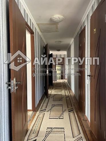 Продажа коттеджей и домов: 🔷 Продаётся просторный дом в центре Чолпон-Аты! 🔷 📍 Напротив — 5