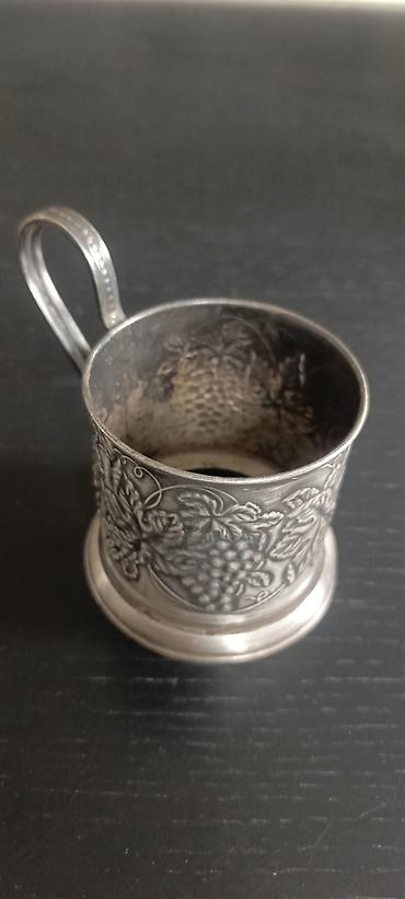 Sovet podstakanniki-üzüm.Gümüşü rəngdə metal fincanaltı/kupa tutacağı