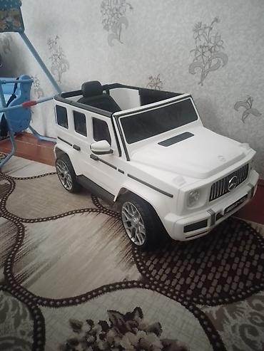 toy sac duzumleri: Uşaq üçün elektriklə işləyən minik maşını – G-klass üslubunda, ağ — 3