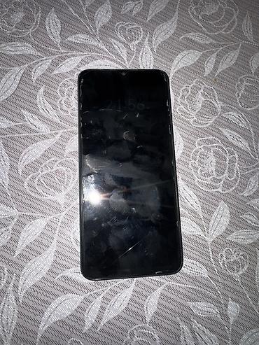 hile mobile: Yaşıl rəngli smartfon Xüsusiyyətlər: - Arxa tərəfdə kvadrat modulda 4 — 2