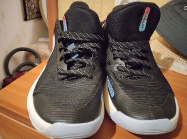 Кроссовки и спортивная обувь: Кроссовки Li-ning basketball. Размер ближе к 41-42. Не ношенные