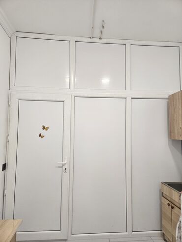 maqnitli qapi toru: PVC qapı-pəncərə sistemi - Material: Ağ rəngli PVC profil, ikitərəfli