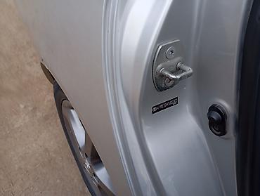 Наклейки и эмблемы: Оригинальные заводские наклейки/шильдики VIN Toyota - Комплект — 1