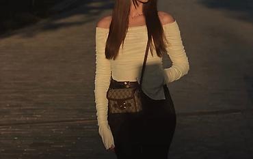 qadin geyim: Off-shoulder qadın bluzası - Dizayn: çiyinləri açıq (off-shoulder) — 3