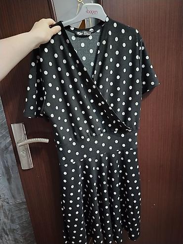 Qara rəngli, ağ xallı qadın paltarı - Dizayn: Klassik polka-dot