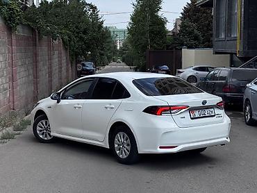 byd e6: Toyota Corolla: 2022 г., 1.8 л, Вариатор, Гибрид, Седан — 2