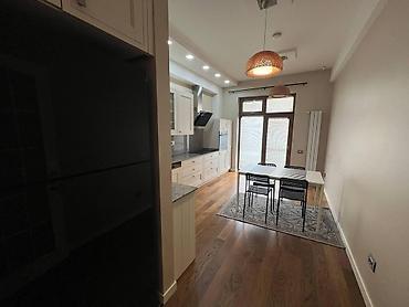 İcarəyə verilir 4 otaqlı yeni tikili 160 m², Ağ şəhər q. 2 500 AZN/ay lalafo.az -da — 5 İcarəyə verilir 4 otaqlı yeni tikili 160 m², Ağ şəhər q. 2 500 AZN/ay — 5