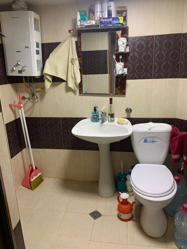 Uzunmüddətli kirayə mənzillər: Nərimanov metrosu yaxınlığında 5 mərtəbəli binanın 5-ci mərtəbəsində 2 — 11