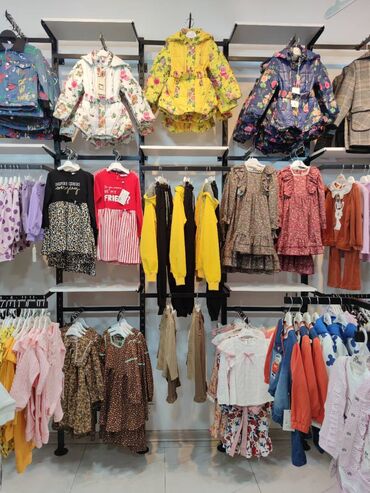 Hazır biznes: Geyim magaza vitrinləri ideal vəziyətdə satılır. Vitrin mebeleri — 3