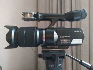 видеокамера sony hdr cx700e: Продаю видео камеру SONY NEX -VG10 в хорошем состоянии. В комплекте