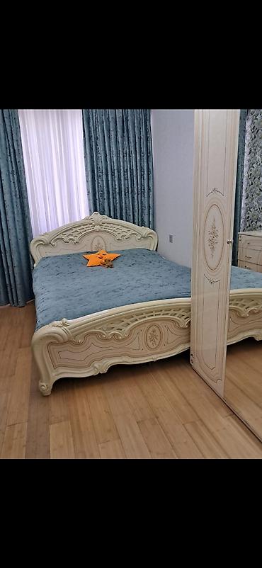 Mebel: Klassik üslubda yataq otağı dəsti - Yataq: geniş ikinəfərlik çarpayı — 1