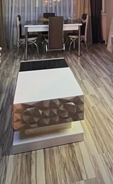 işlənmiş qapı qiymətləri: Yeni, Düz TV altlığı, Polkasız