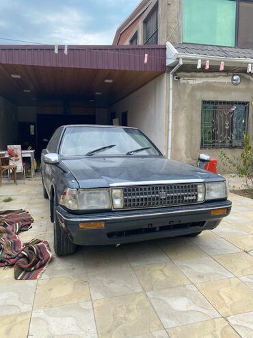 124 fara: Toyota Crown: 2.2 l | 1989 il Sedan