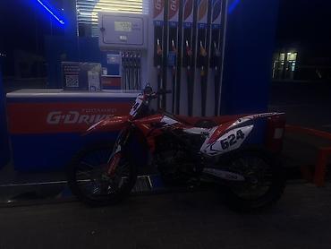 хонда эндуро: Эндуро/кросс мотоцикл Honda (стайлинг CRF) в красно-белой раскраске с — 6