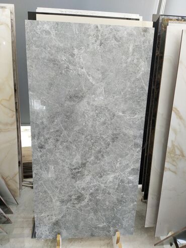 Kafel və metlax: Mərmər görünüşlü keramik plitələr hər növ daxili məkanlar üçün