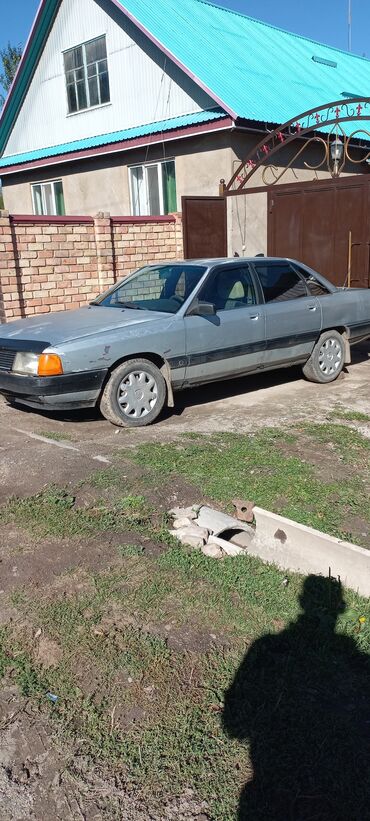 Audi 100: 1984 г., 0.2 л, Механика, Бензин, Седан