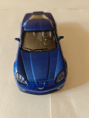 Digər kolleksiyalar: Mavi rəngdə, "Chevrolet Corvette" modelini təqlid edən oyuncaq maşın
