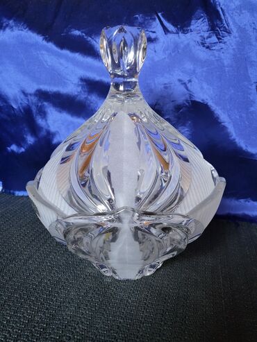 Stare vaze i dekor: Bombonijera nova,kristal,led,brusen kristal Jugoslavija,rucni — 9