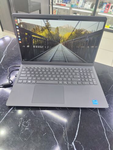 i3 процессор: Ноутбук, Dell, 8 ГБ ОЗУ, Intel Core i3, 15.6 ", Новый, Для несложных задач, память SSD