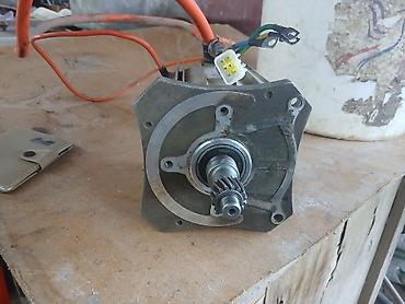 Электродвигатель с редукторным шлицевым валом НЕ РАБОТАЕТ 1500w,60~71v