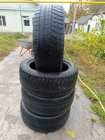 Шины: Шины 225 / 50 / R 17, Зима, Б/у, Комплект, Легковые, Япония, Bridgestone