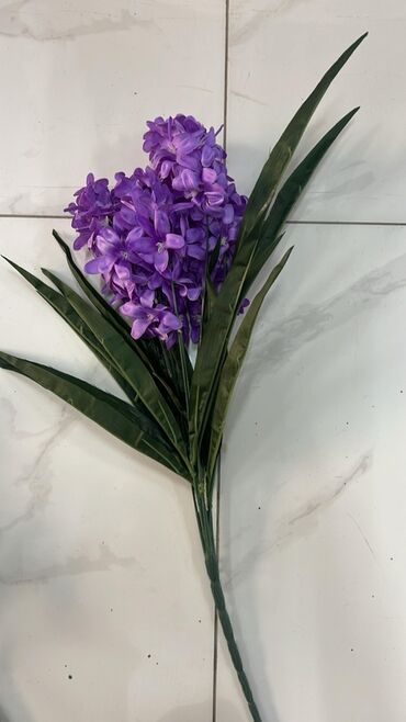Süni güllər: Məhsul: Süni gül buketləri və kompozisiyalar Təsvir: - Realistik — 20