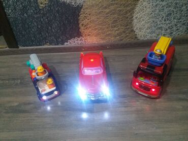 Oyuncaqlar: Uşaq üçün oyuncaq avtomobil və texnika dəsti Tərkib: - Qırmızı rəngli — 6