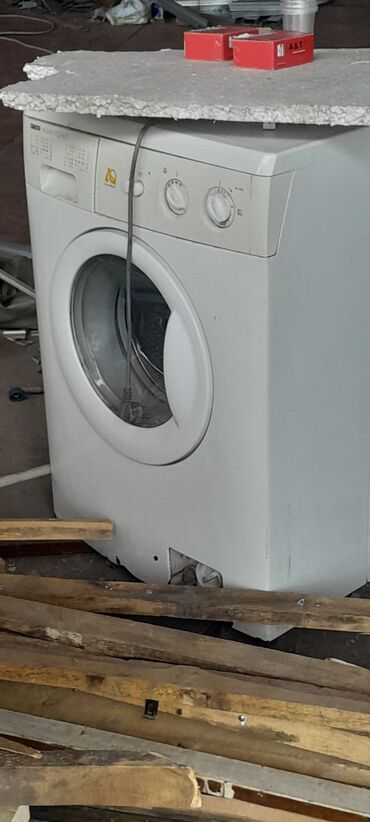 афтомат стиральная: Стиральная машина Zanussi, Б/у, Автомат, До 5 кг