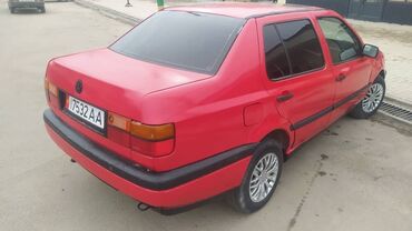 Volkswagen Vento: 1993 г., 1.8 л, Бензин, Седан