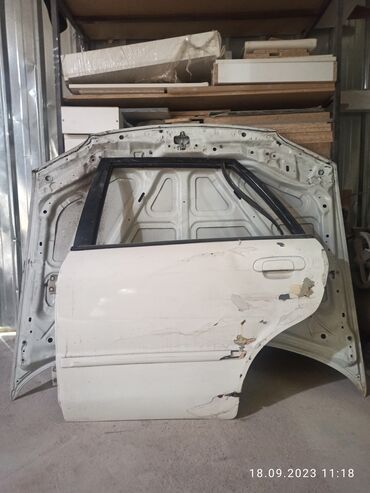ремонт w124: Задняя левая дверь Mazda 1999 г., Б/у, цвет - Белый,Оригинал