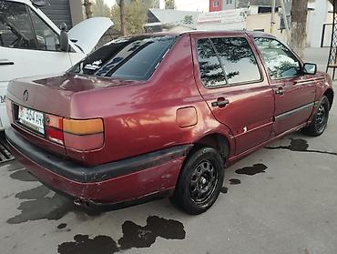 крыло на венту: Volkswagen Vento: 1993 г., 1.8 л, Механика, Бензин, Седан — 4