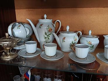 Фарфоровый чайно-кофейный сервиз с цветочным декором. Состав набора at lalafo.kg Фарфоровый чайно-кофейный сервиз с цветочным декором. Состав набора