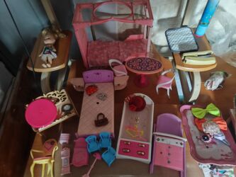 переносной дом: Входит всё что на фото а именно, двух спальная кровать, стол со