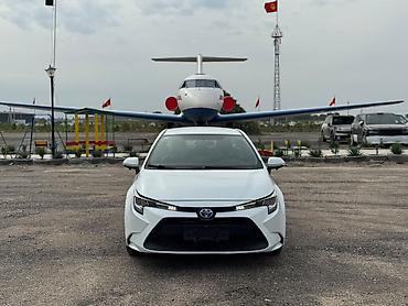 Toyota: Toyota Corolla: 2020 г., 1.8 л, Вариатор, Гибрид, Седан — 1