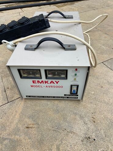 Tavan: EMKAY MODEL-AVR5000 – AC Avtomatik Gərginlik Tənzimləyicisi (5000 VA)