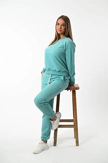 Gornji i donji deo: Ženski komplet trenerke – duks + donji deo - Model: jednobojni — 9