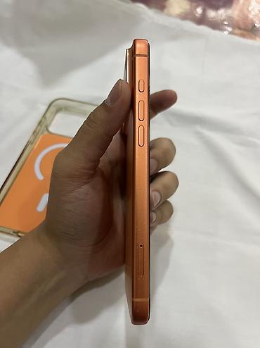 Уюлдук телефондор жана аксессуарлар: IPhone 17 Pro Max, Колдонулган, 256 ГБ, Ток сары, Коргоочу айнек, Каптама, Кабель, 93 % — 4