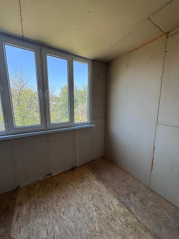 104 серия: 3 комнаты, 58 м², 6 мкр 104 серия, 4 этаж — 9